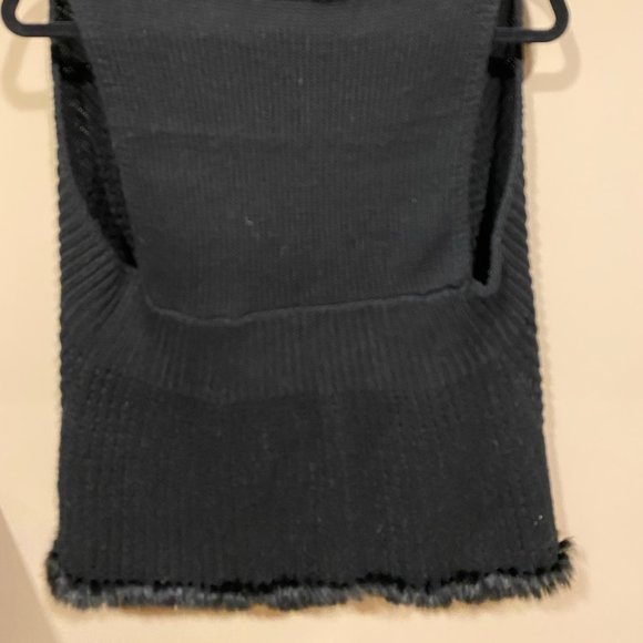 Black fur-trimmed sweater vest for holidays - Picture 4 of 5